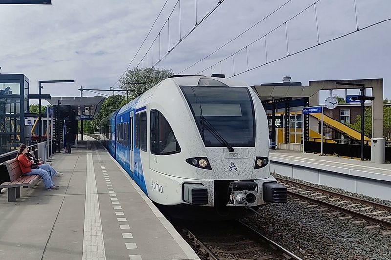 Vechtdallijnen GTW tijdens Koningsdag op de lijn Arnhem - Zevenaar